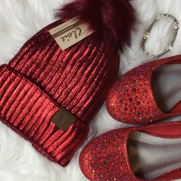 Last one Red metallic knit beanie pom Pom hat NWT - Picture 2 of 4